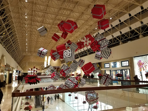 Shopping Mall «The Shops at Chestnut Hill», reviews and photos, 199 Boylston St, Chestnut Hill, MA 02467, USA