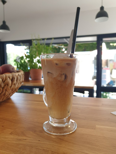 Recenzije Kiosk coffee & snack bar u Umag - Kafić