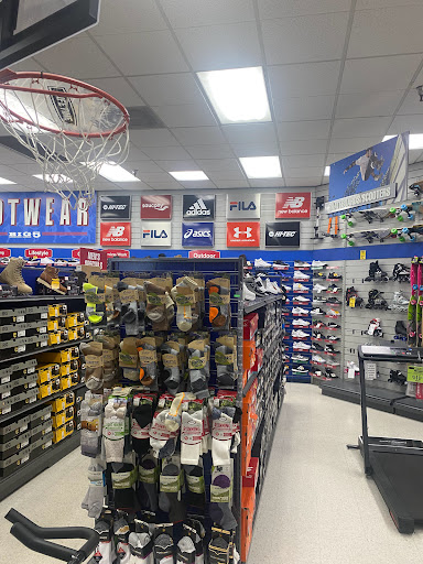 Sporting Goods Store «Big 5 Sporting Goods - Alhambra», reviews and photos, 620 E Valley Blvd, Alhambra, CA 91801, USA