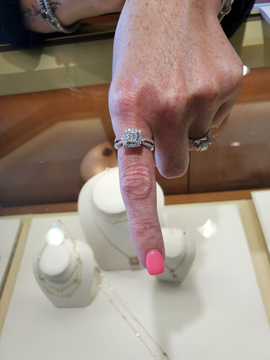 Jeweler «Murphy Jewelers - Promenade Shops», reviews and photos, 2985 Center Valley Pkwy # 204, Center Valley, PA 18034, USA
