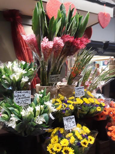 Grocery Store «Whole Foods Market», reviews and photos, 239 N Crescent Dr, Beverly Hills, CA 90210, USA