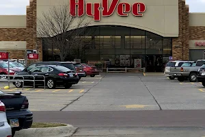 Hy-Vee Grocery Store image