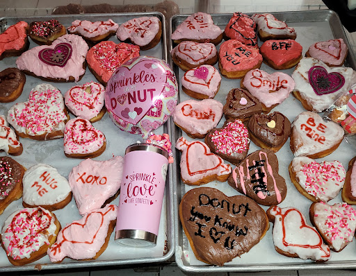 Dessert Shop «Honey Creme Donut Shop», reviews and photos, 514 Vincennes St, New Albany, IN 47150, USA