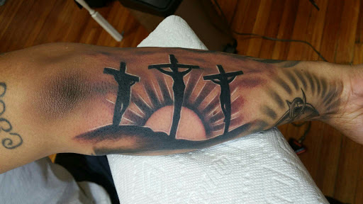 Tattoo Shop «Beautiful Sin Tattoos», reviews and photos, 245 N Queen St, Lancaster, PA 17603, USA