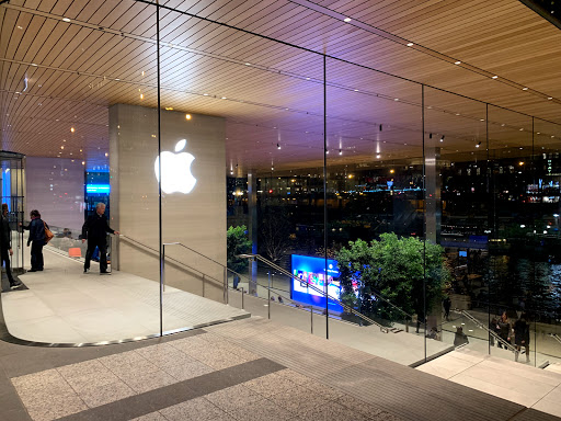 Computer Store «Apple North Michigan Avenue», reviews and photos, 679 N Michigan Ave, Chicago, IL 60611, USA