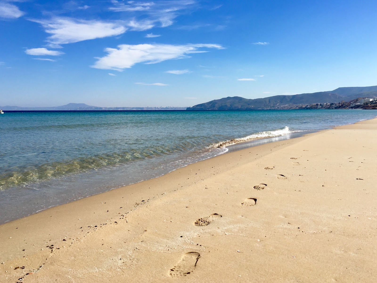 Φωτογραφία του Les Dunes Plage υποστηρίζεται από βράχους