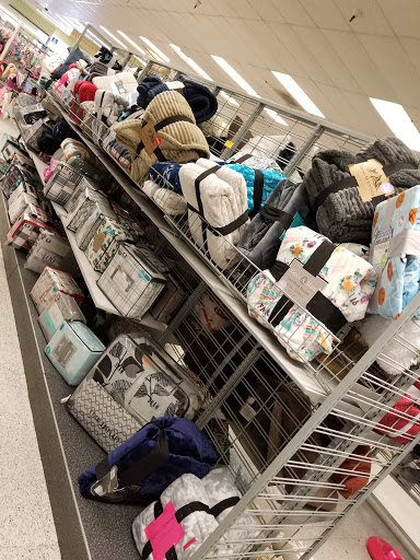 Clothing Store «Ross Dress for Less», reviews and photos, 75 Bellam Blvd, San Rafael, CA 94901, USA