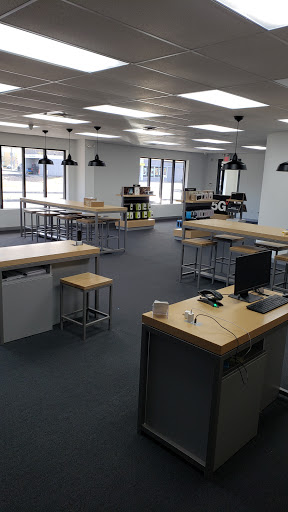 Cell Phone Store «Verizon Authorized Retailer, TCC», reviews and photos, 127 Berlin Rd, Cromwell, CT 06416, USA