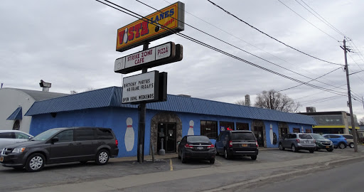 Bowling Alley «Vista Lanes Bowling Center», reviews and photos, 550 Oriskany Blvd, Yorkville, NY 13495, USA