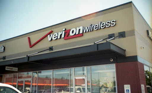 Cell Phone Store «Verizon», reviews and photos, 1255 N 205th St #101, Shoreline, WA 98133, USA