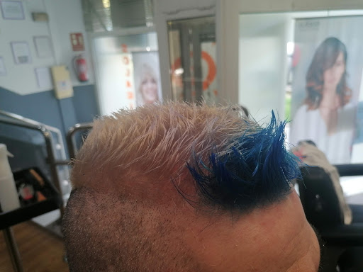 Peluquería Barbería Nous Aires en Germans Sàbat, Girona