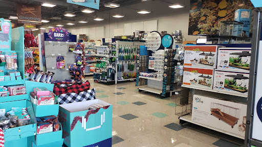 Pet Supply Store «Petco Animal Supplies», reviews and photos, 629 E Dundee Rd, Palatine, IL 60067, USA