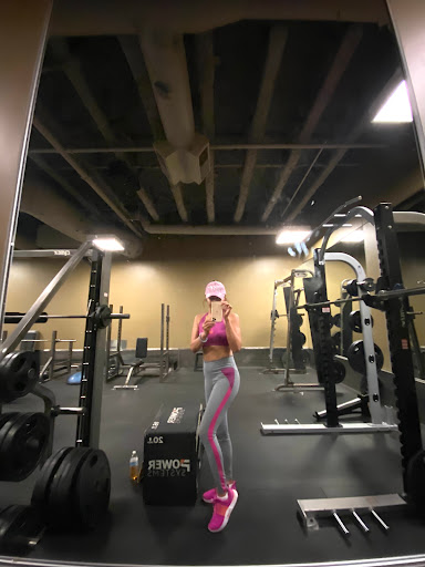 Golds Gym image