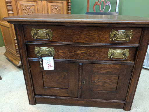 Center Valley Furniture & Antiques / Truly Fine, Short Drive, Coopersburg, PA 18036, USA, 