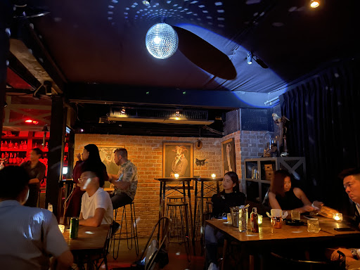 Black Cabin Bar Bangkok