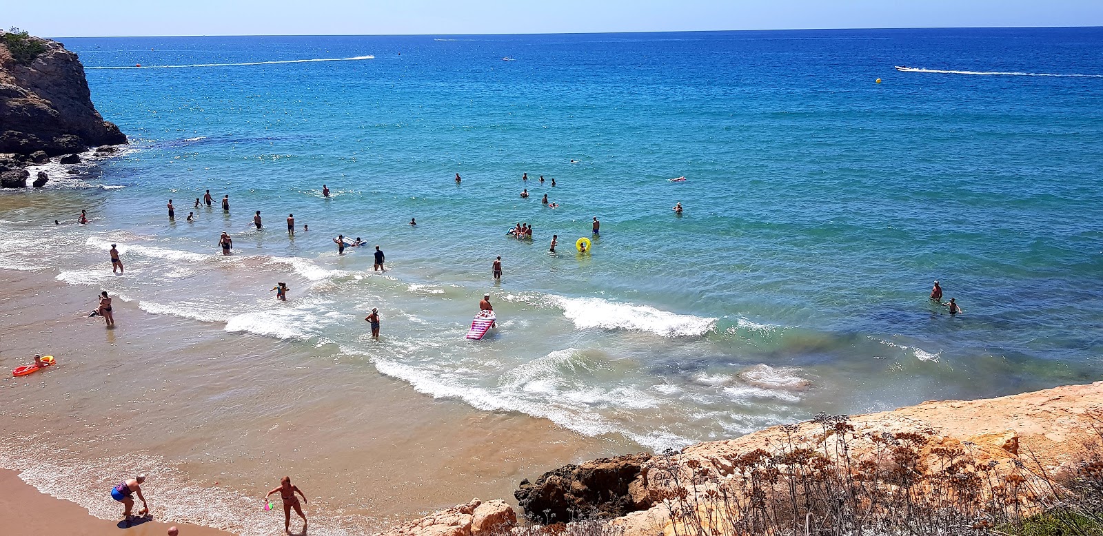 Photo de Playa Dels Llenguadets avec petite baie