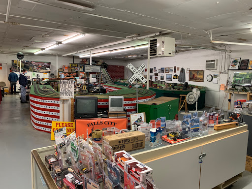 Antique Store «South Louisville Antique & Toy», reviews and photos, 4150 Blue Lick Rd # 8, Louisville, KY 40229, USA