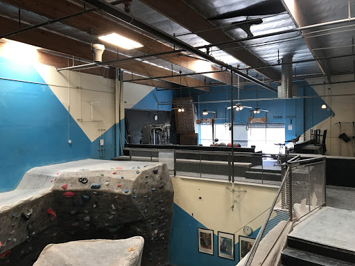 Rock Climbing Gym «Hangar 18 Indoor Climbing Gym - East Riverside», reviews and photos, 2111 Iowa Ave, Riverside, CA 92507, USA