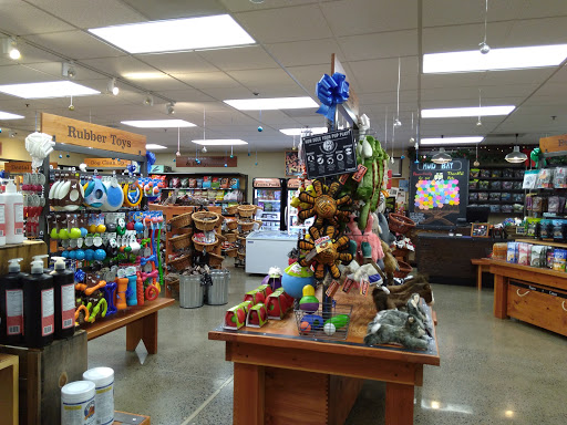 Pet Supply Store «Mud Bay», reviews and photos, 3 Monroe Pkwy, Lake Oswego, OR 97035, USA