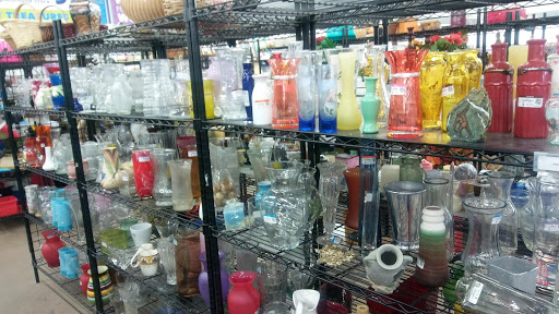 Thrift Store «Priest & Elliot Goodwill Retail & Donation Center», reviews and photos, 7850 S Priest Dr, Tempe, AZ 85284, USA