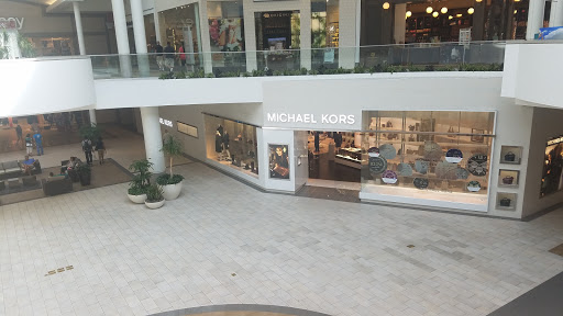 Fashion Accessories Store «Michael Kors», reviews and photos, 1151 Galleria Blvd #121, Roseville, CA 95678, USA