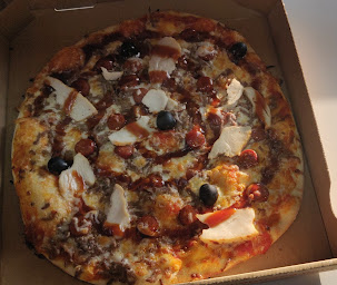 Photo n°7 de Le Kiosque à Pizzas à Cléry-Saint-André ()