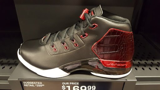 Clothing Store «Nike Factory Store», reviews and photos, 102 The Arches Cir, Deer Park, NY 11729, USA