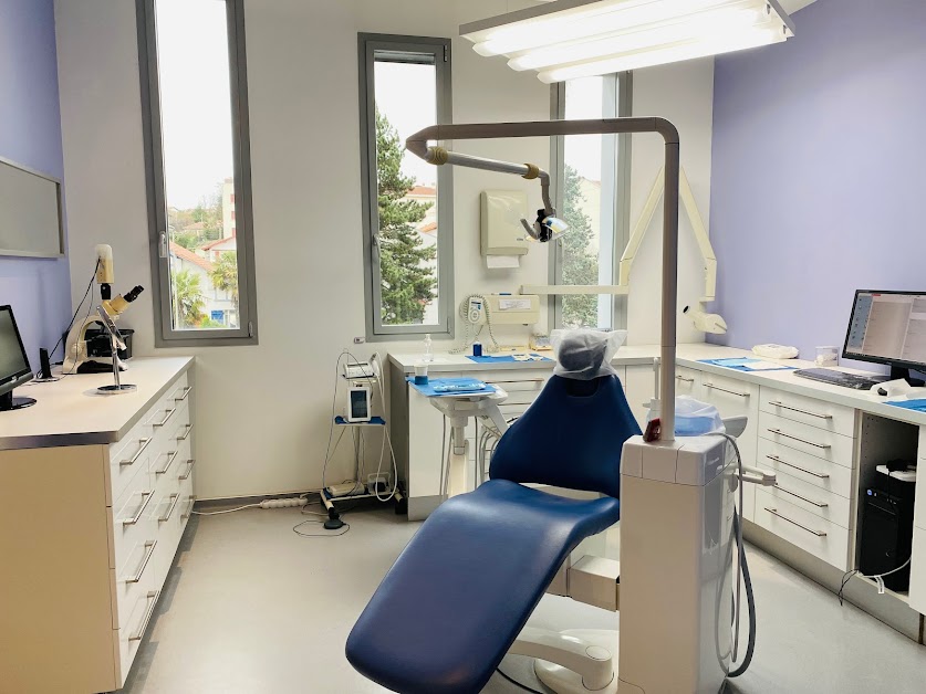 Cabinet dentaire URPO, Drs URIA - EGIDO - DIETRICH - MARTIN - JACQUIER - DEMARET - 64700 à Hendaye (Pyrénées-Atlantiques 64)