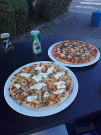 Plats et boissons du Pizzeria Pizza Chez Vous Yerville - n°4