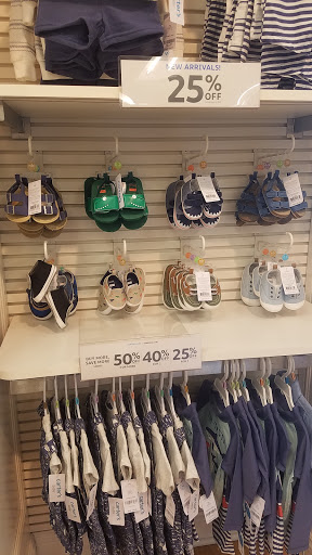 Shopping Mall «Gateway Shopping Center», reviews and photos, 221 E Swedesford Rd, Wayne, PA 19087, USA