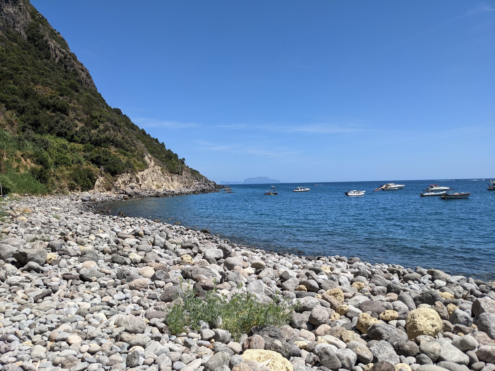 Fotografija Spiaggia Scarrupata z modra čista voda površino
