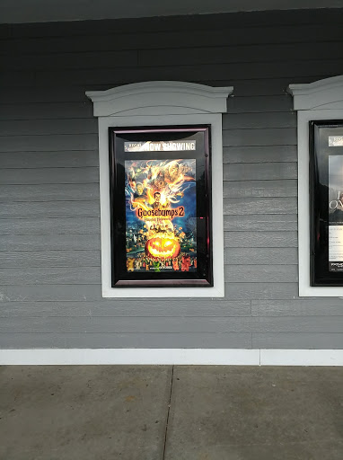 Movie Theater «United Artists Hampton Bays 5», reviews and photos, 119 W Montauk Hwy, Hampton Bays, NY 11946, USA