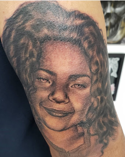 Tattoo Shop «Lucky You Tattoos», reviews and photos, 181 W Alameda St A, Manteca, CA 95336, USA