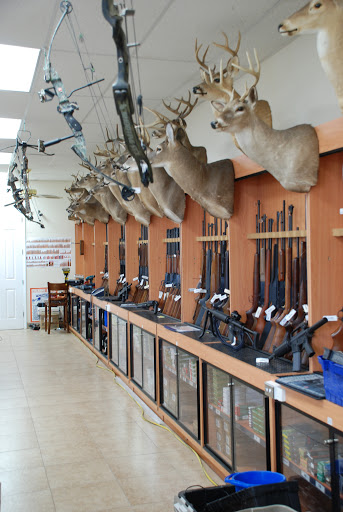Jewelry Store «Universal Jewelry Pawn & Gun Range», reviews and photos, 990 W Brandon Blvd, Brandon, FL 33510, USA