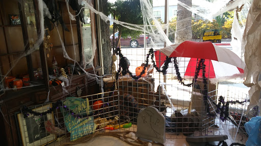 Thrift Store «Goodwill - Glendale», reviews and photos, 1622 W Glenoaks Blvd, Glendale, CA 91202, USA