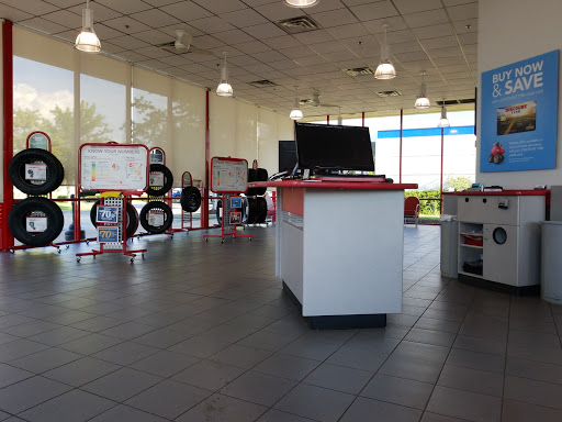 Tire Shop «Discount Tire Store - Indianapolis, IN», reviews and photos, 8302 N Michigan Rd, Indianapolis, IN 46268, USA