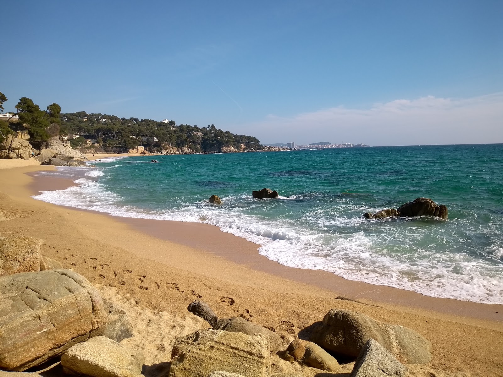 Fotografija Plaža Cala Gogo nahaja se v naravnem okolju