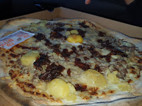 Plats et boissons du Pizzeria Artisanal Pizza à Saint-Germain-du-Puy - n°7