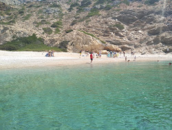 Karbounolakos beach'in fotoğrafı biraz temiz temizlik seviyesi ile