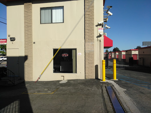 Self-Storage Facility «CubeSmart Self Storage», reviews and photos, 198 W Artesia Blvd, Long Beach, CA 90805, USA