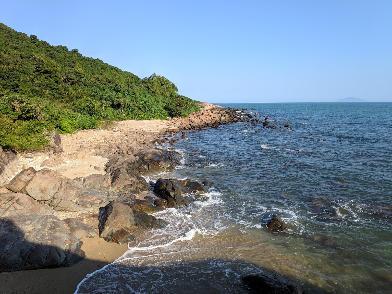 Fotografie cu Ghenh Bang Beach amplasat într-o zonă naturală