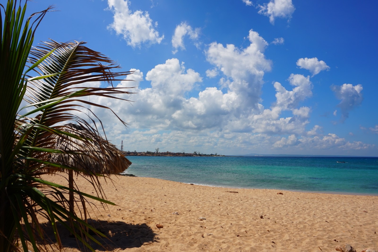 Valokuva Punta Buren beachista. sisältäen tilava lahti
