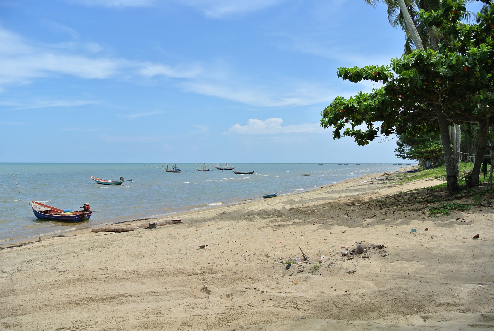 Foto van Tawanchai Beach met beige zand oppervlakte