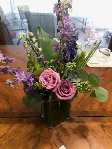 Florist «Bloomtastic Florist», reviews and photos, 2136 Arlington Ave, Columbus, OH 43221, USA