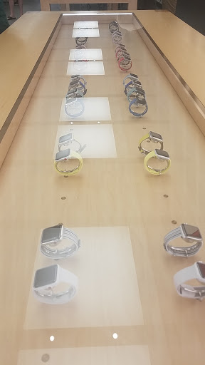 Computer Store «Apple Reston», reviews and photos, 11949 Market St, Reston, VA 20190, USA