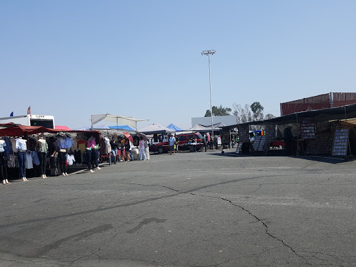 Drive-in Movie Theater «Van Buren Drive-In Theatre and Swap Meet», reviews and photos, 3035 Van Buren Boulevard, Riverside, CA 92503, USA