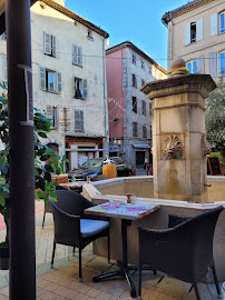 Atmosphère du Restaurant de spécialités provençales Les 1000 Colonnes à Draguignan - n°4