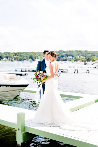 Bridal Shop «Bella Bianca Bridal», reviews and photos, 17W527 E Roosevelt Rd, Oakbrook Terrace, IL 60181, USA