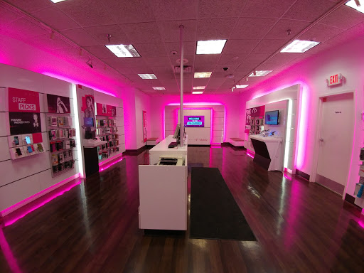 Cell Phone Store «T-Mobile», reviews and photos, 1418 Blackiston Mill Rd Suite 100, Clarksville, IN 47129, USA