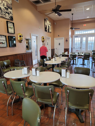 Coffee Shop «Cafe Du Monde», reviews and photos, 1814 North Causeway Approach #1, Mandeville, LA 70448, USA